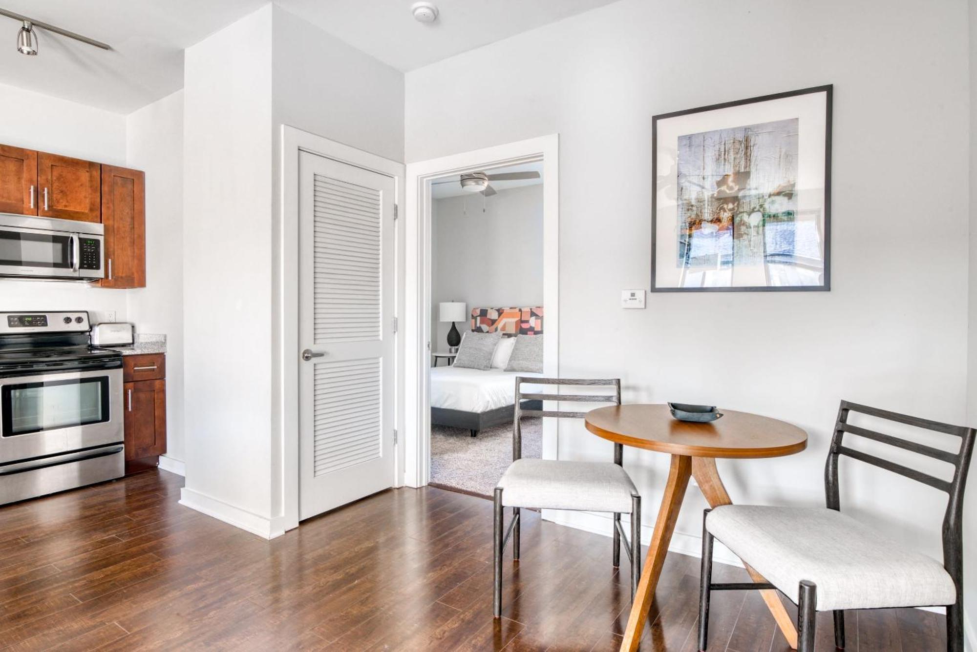 Cozysuites Music Row Bold 1Br W Free Parking Нашвил Екстериор снимка